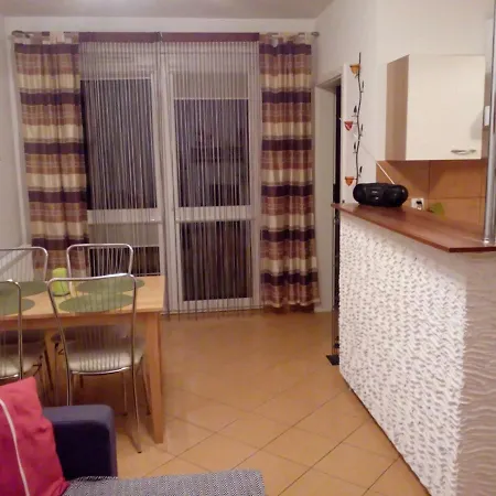 Apartment Tosia Miesci Sie W Poblizu Plazy Zachodniej 450 M. Do Dyspozycji Jest Tez Maly Ogrodek Z Miejscem Na Wypicie Porannej Kawy. Na Osiedlu Sasiadujacym Ze Sklepem Netto Oraz Zabka, Znajduje Sie Plac Zabaw Dla Dzieci Oraz Boisko Do Gry W Pilke. *