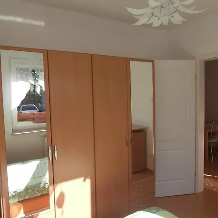 Апартаменти Tosia Miesci Sie W Poblizu Plazy Zachodniej 450 M. Do Dyspozycji Jest Tez Maly Ogrodek Z Miejscem Na Wypicie Porannej Kawy. Na Osiedlu Sasiadujacym Ze Sklepem Netto Oraz Zabka, Znajduje Sie Plac Zabaw Dla Dzieci Oraz Boisko Do Gry W Pilke. *