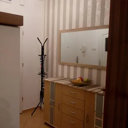 Apartment Tosia Miesci Sie W Poblizu Plazy Zachodniej 450 M. Do Dyspozycji Jest Tez Maly Ogrodek Z Miejscem Na Wypicie Porannej Kawy. Na Osiedlu Sasiadujacym Ze Sklepem Netto Oraz Zabka, Znajduje Sie Plac Zabaw Dla Dzieci Oraz Boisko Do Gry W Pilke. Kolberg